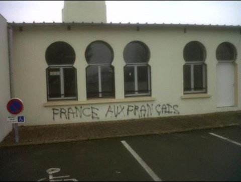 Le Mans mosque graffiti(1)