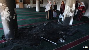 Burqa mosque arson2