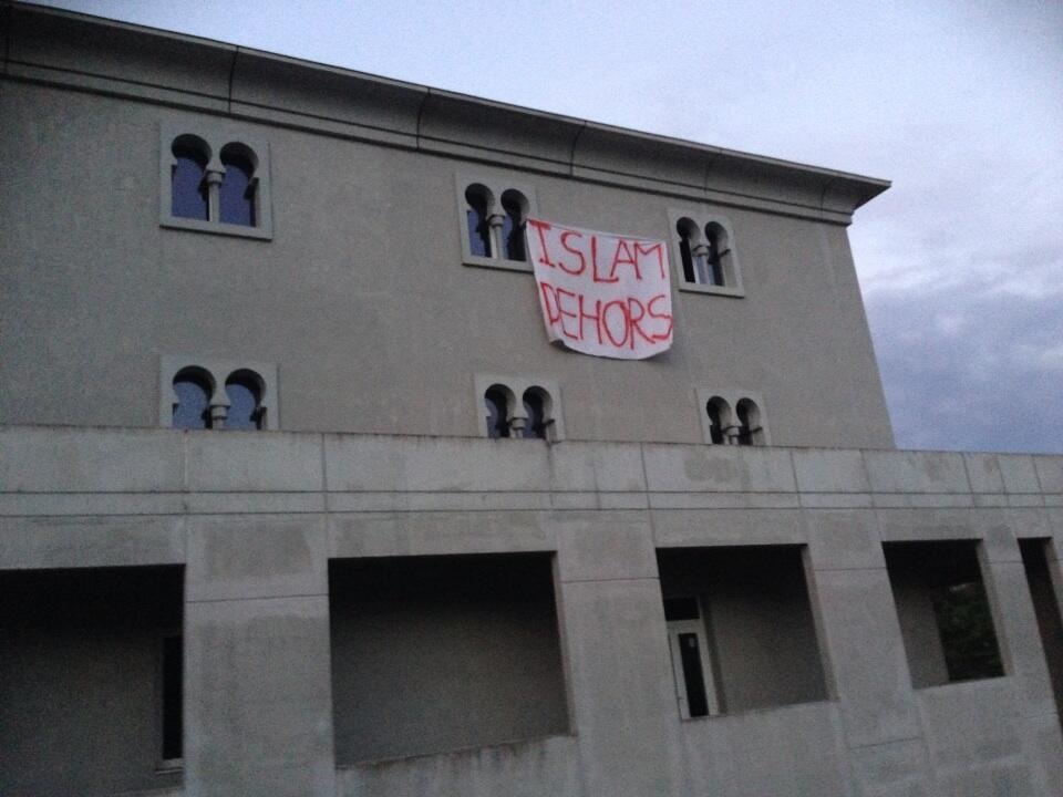 Poitiers mosque anti-Islam banner 2013